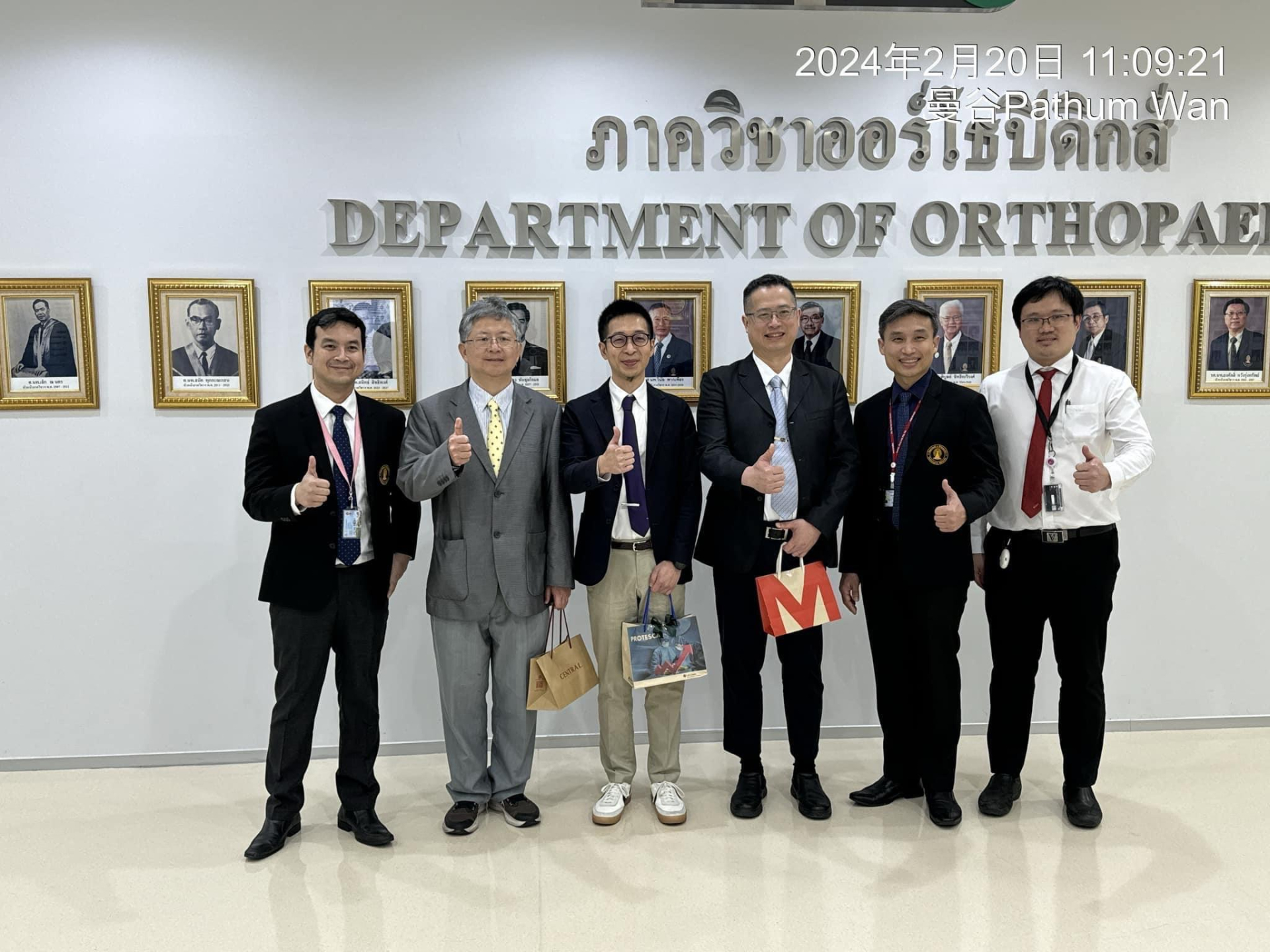 Fig #6. The delegation of both sides: the Department of Orthopaedic Surgery at NCKU and at Chulalongkorn University